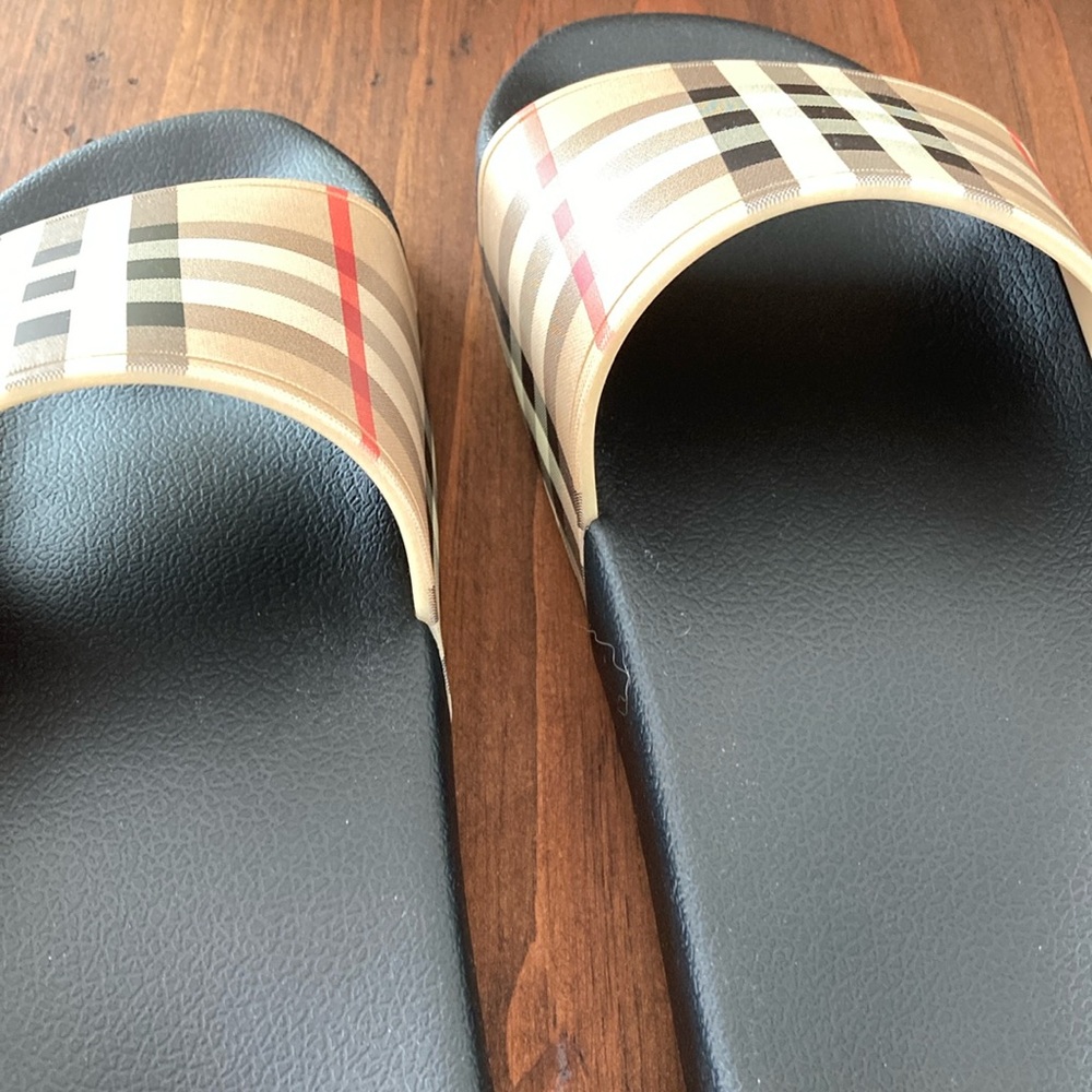 Burberry Beige Pool Slides